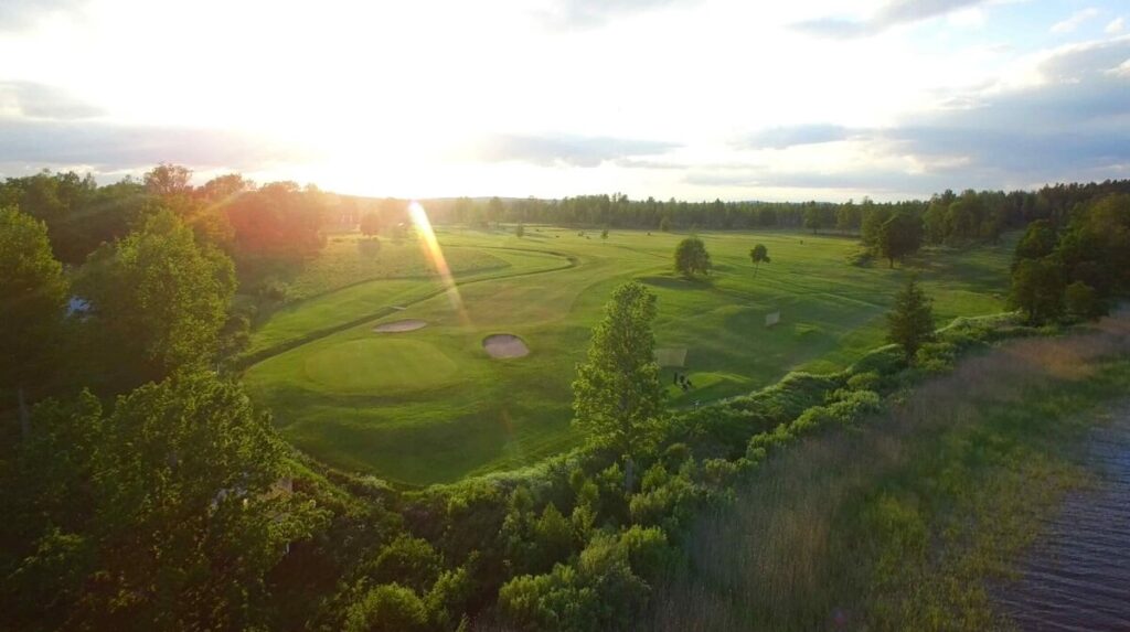 ForshagaDeje Golfklubb – En utmanande och naturskön golfbana i Värmland